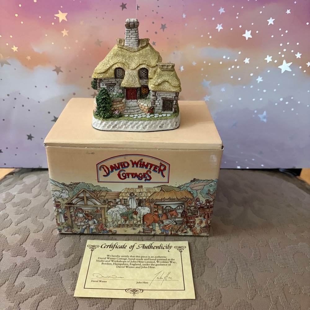 David Winter Glebe Cottage 1993 Miniature Figurine with Box and COA England